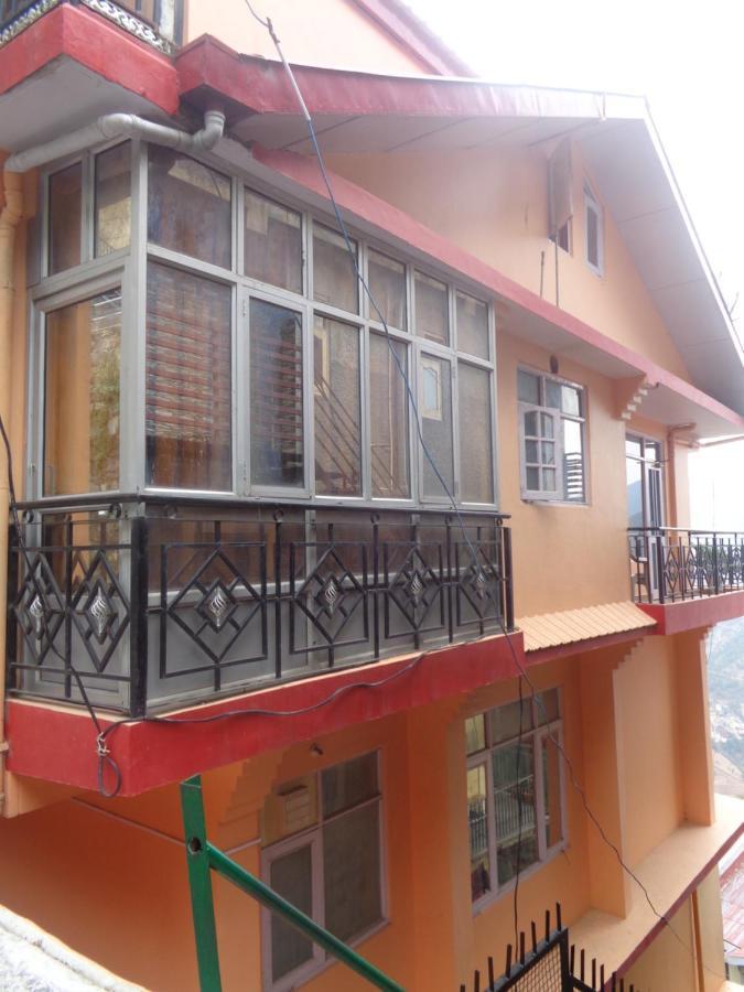 Deluxe Homestay Apartments With Kitchen In Shimla Bagian luar foto